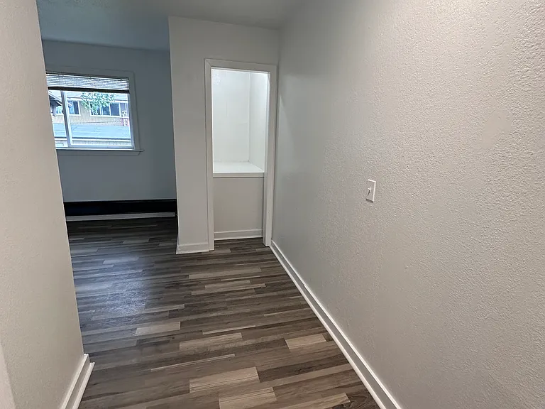 322 S Flower St #4 — Photo 4