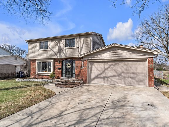 3rd image of 7533 Hillsboro Dr