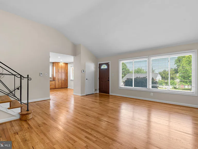 9212 Chanute Dr — Photo 4