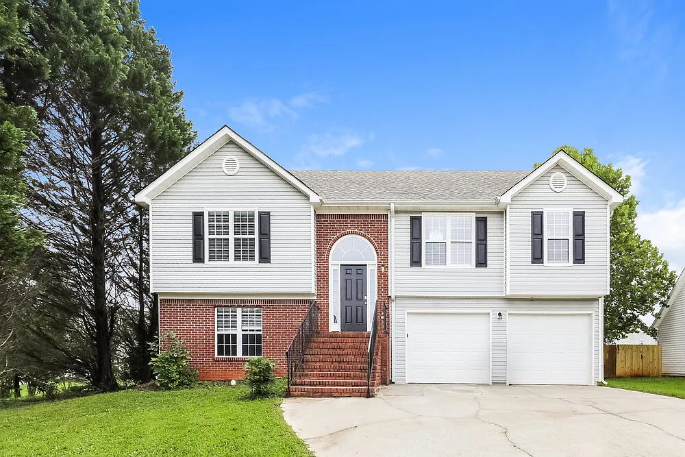 3 bed, 2.0 bath, 1558 sqft, $1,970 — Photo 1