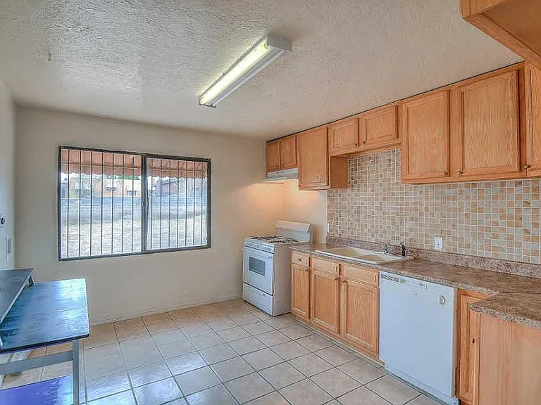 1612 Buena Vista Dr SE — Photo 5