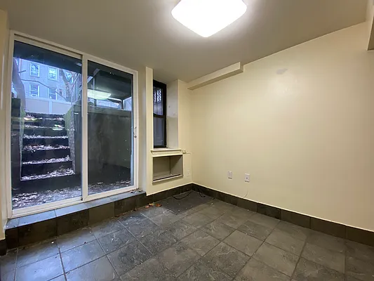 Rented by REAL New York | media 24