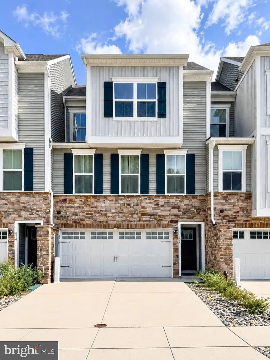 4 bed, 3.5 bath, 2250 sqft, $3,100 — Photo 1