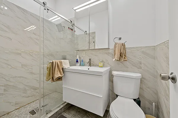 Rented by Aryeh Realty | media 18