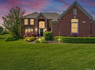 3688 Inverness Dr, Rochester, MI 48306
