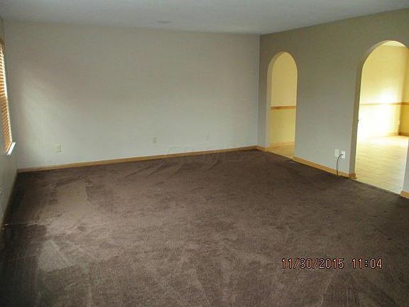 2nd image of 144 Knights Bridge Dr E