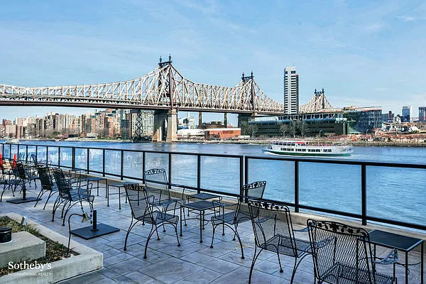 Sold by Sotheby's International Realty | media 10
