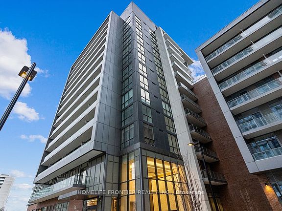 3rd image of 36 Manor Rd E #713