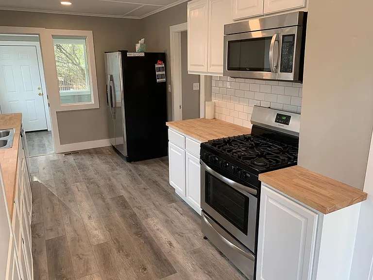 209 N Blue St — Photo 17
