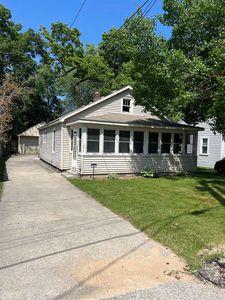 207 Coolidge Dr, Bay City, MI, 48706