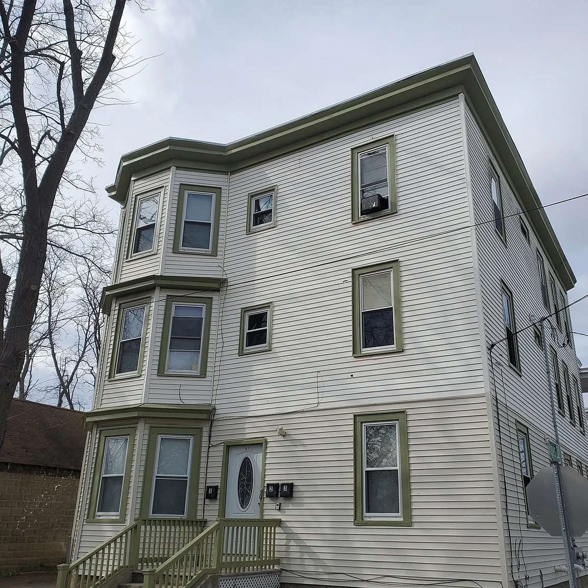 3 bed, 1.0 bath, $2,500 — Photo 2