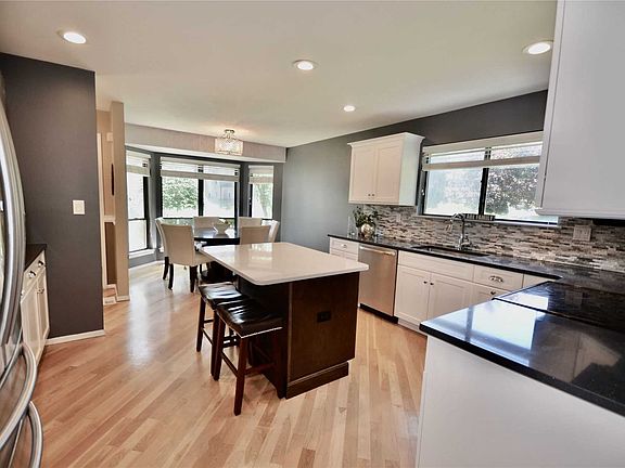 4th image of 33 Villas Cir
