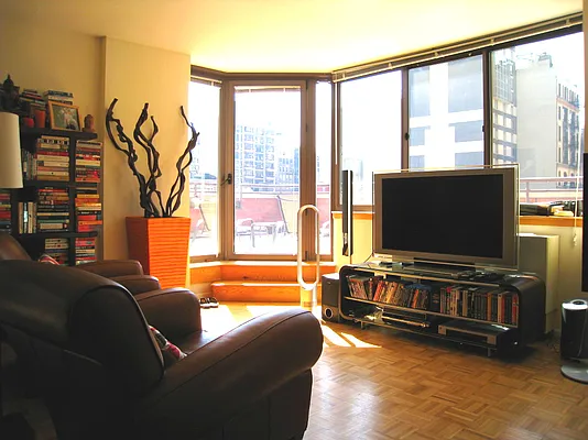 Rented by Manhattan Spaces | media 32
