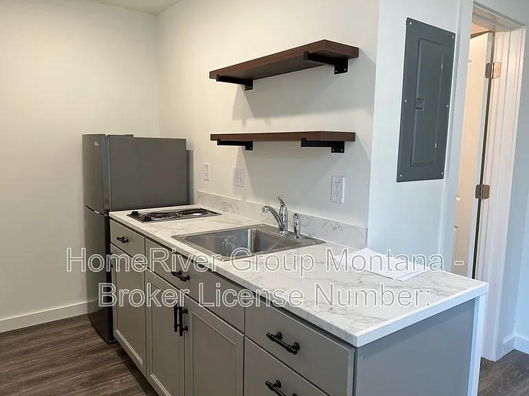 508 S 3rd St W #B4 — Photo 3