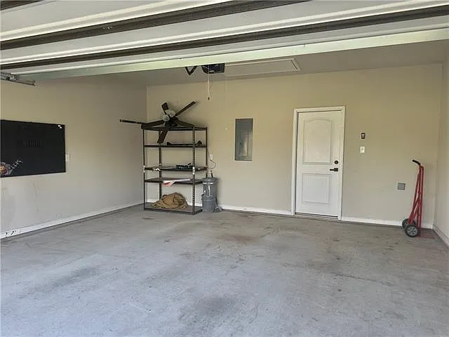 11146 Regency Ave — Photo 10