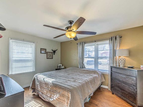 5th image of 11 Claire Ct