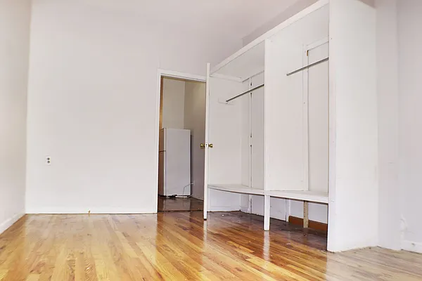 Rented by Nooklyn NYC LLC | media 18