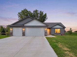 345 E 6th St, Green Isle, MN 55338