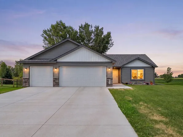 345 E 6th St, Green Isle, MN 55338
