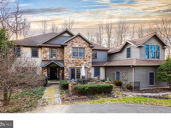 3rd image of 275 Foxgayte Ln