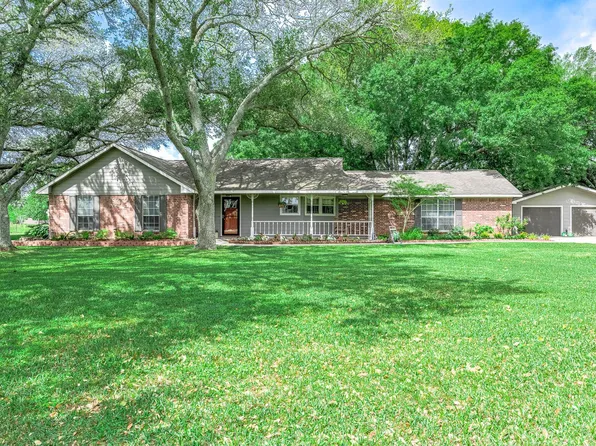 447 County Road 545, Alvin, TX 77511