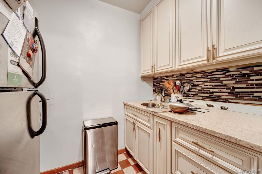 333 Bronx River Road #712, Yonkers, NY - More