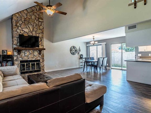 3rd image of 6951 Heather Oaks Dr