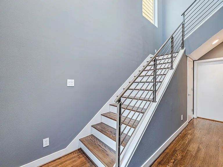 802 W Drew St — Photo 7