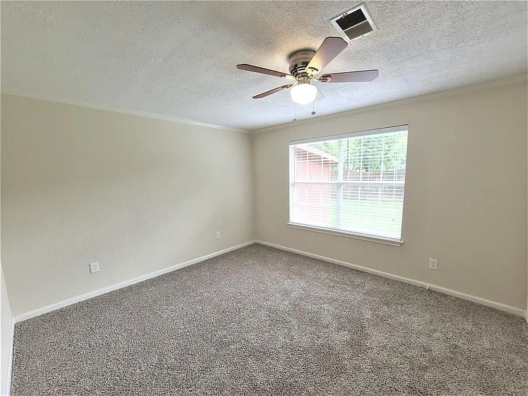 503 Riveredge Dr — Photo 10