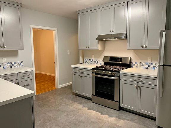 4th image of 1386 32nd Ave