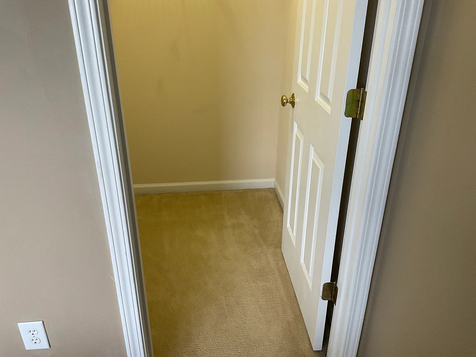 4 bed, 2715 sqft, $850 — Photo 2