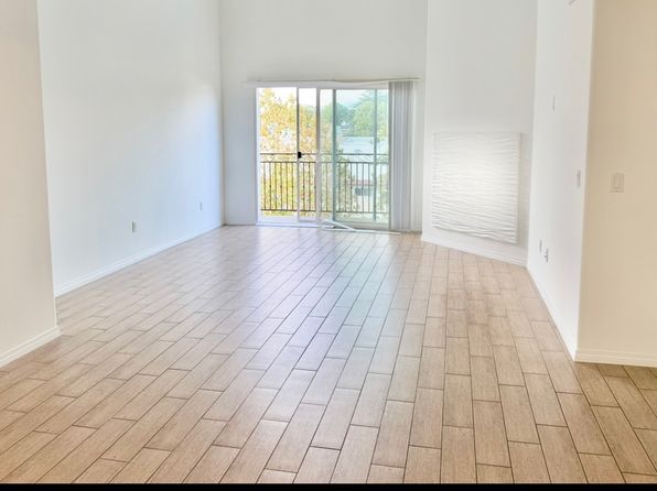 11925 2/2 Kling St #310