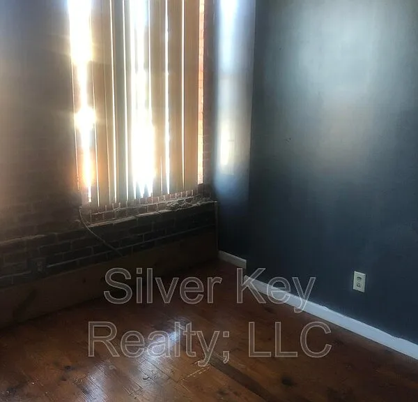 217 E Washington Ave #F — Photo 9