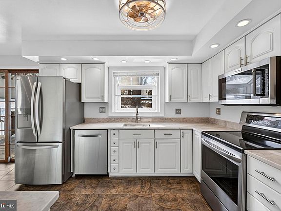 3rd image of 8905 Side Saddle Rd