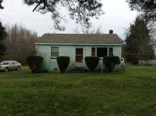 1433 Cheaneys Bridge Rd, Dunnsville, VA 22454