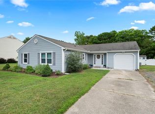 210 Azalea Dr, Smithfield, VA 23430