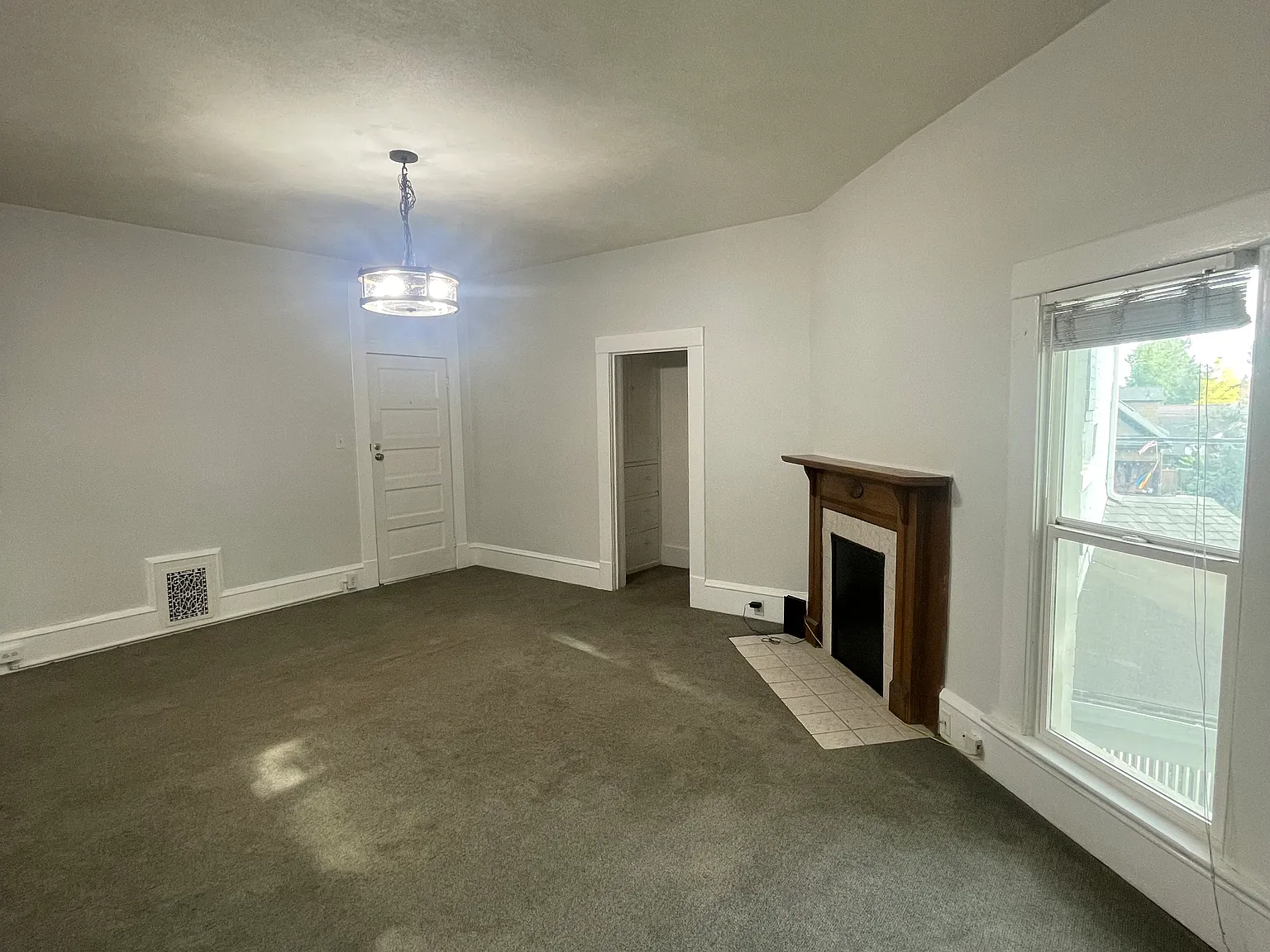 2 bed, 1000 sqft, $1,695 — Photo 4