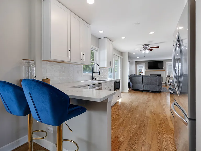25W055 Canary Ct — Photo 6