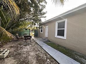 4th image of 728 SW 6th Street