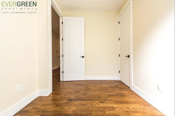 Rented by Evergreen Apartments BK | media 27