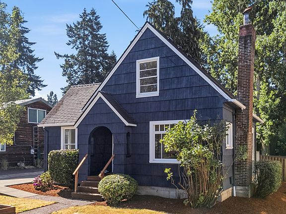 2nd image of 1020 SW E Ave