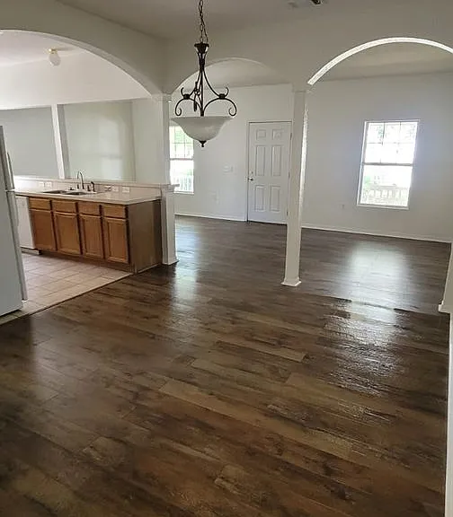 1004 Park Central Cir — Photo 2