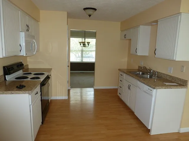 924 Bamburgh Dr — Photo 2