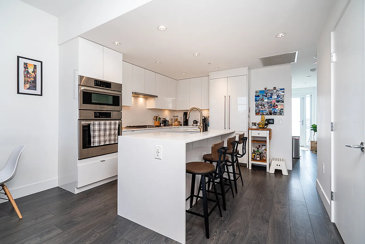 3 bed, 1069 sqft, $3,850 — Photo 2