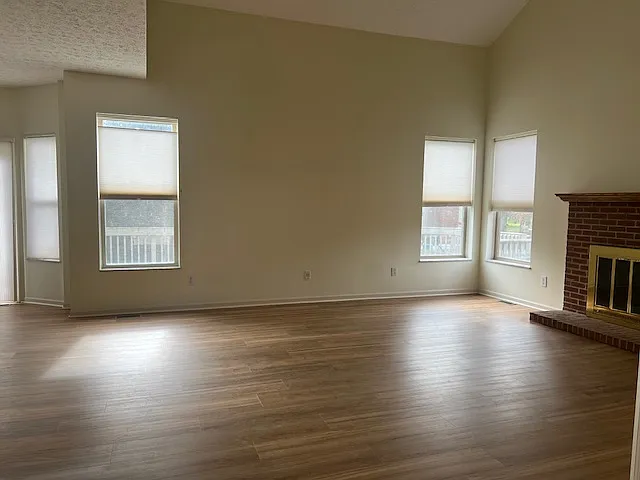 4 bed, 2.5 bath, 2350 sqft, $3,500 — Photo 4