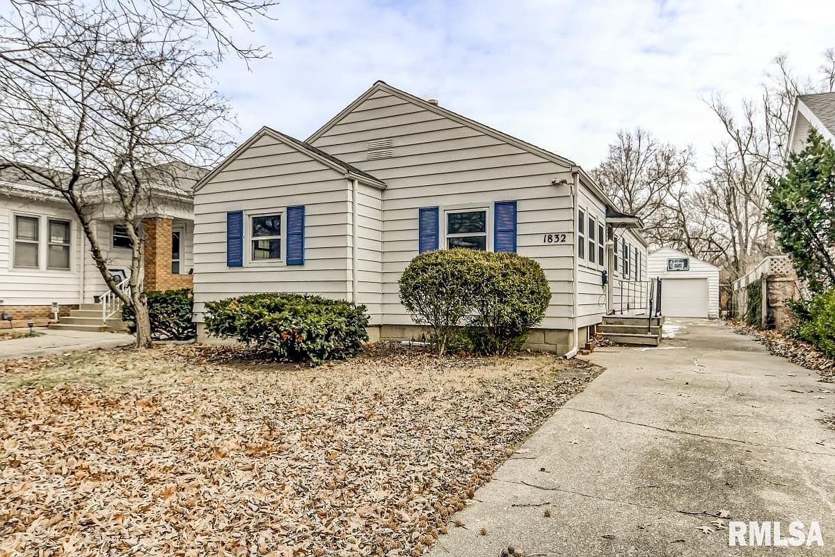 1832 S Walnut St, Springfield, IL 62704 Zillow