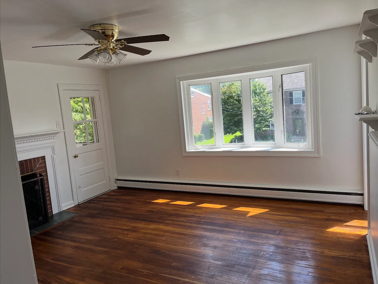 1 bed, 950 sqft, $1,550 — Photo 4