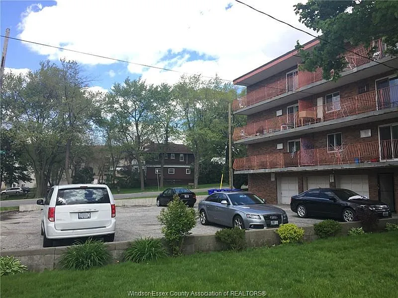 3044 Sandwich St #202