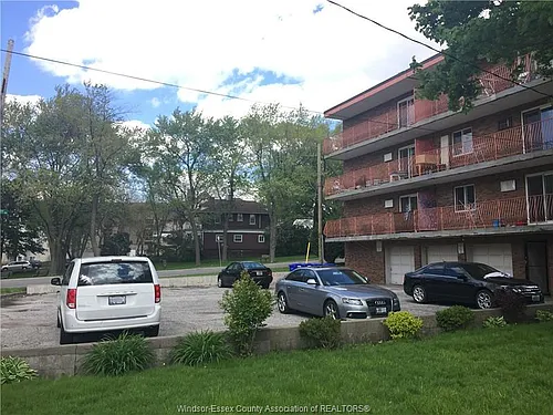 3044 Sandwich St Photo 1