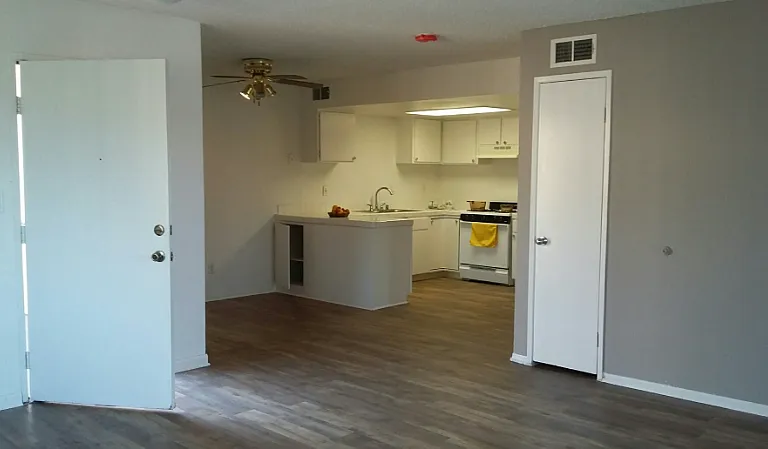 1627 N Fair Oaks Ave — Photo 4